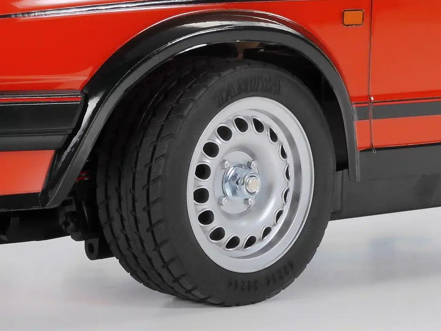 TAMIYA Volkswagen Golf II GTI 16V MB01 58748 – Image 2